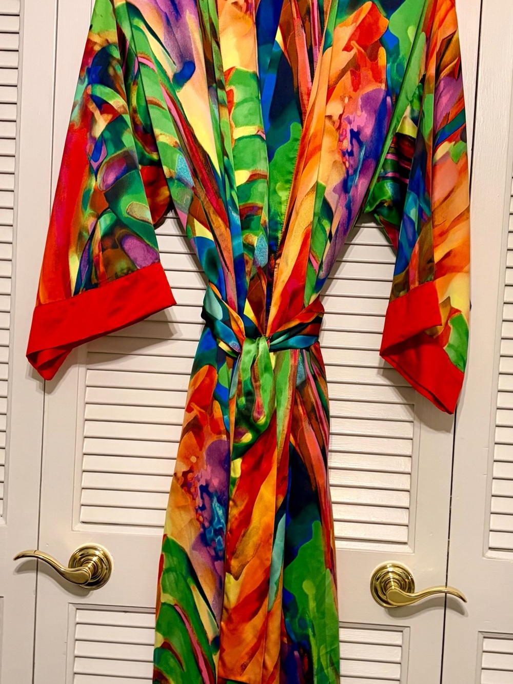 Natori Multicolor Satin Robe with Red and Green Accents XL